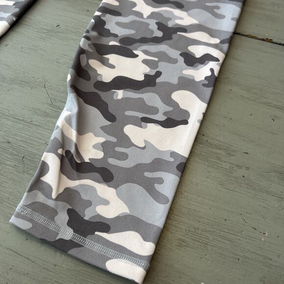 Fabletics Powerhold Gray Light Pink Camo High Waisted Legging Sz XXL - Picture 2 of 9